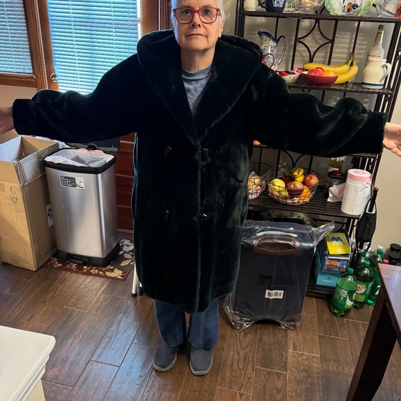 Michel Alexis Faux Fur Green Coat - Picture 3 of 8